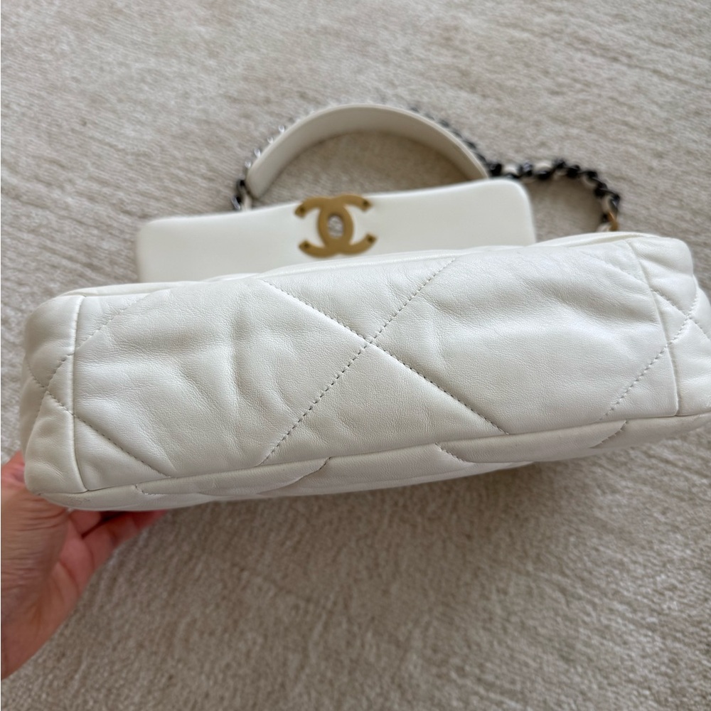 Chanel Ivory Quilted Shoulder Bag with Chain Strap - Picture 8 of 8